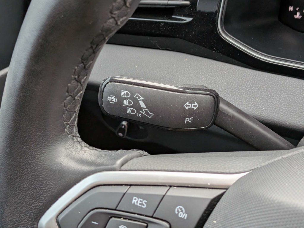 Used 2025 Volkswagen Jetta Sport FWD image 23