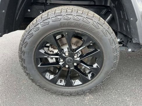 Used 2025 Jeep Gladiator Sport AWD/4WD image 11