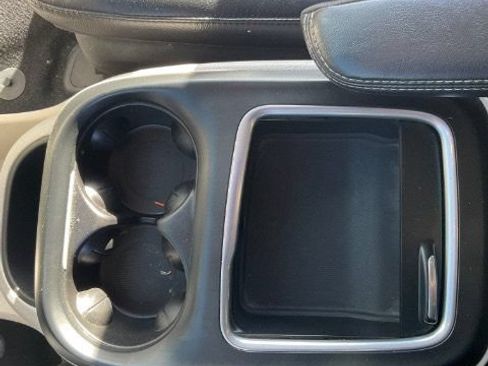 Used 2022 Chrysler Pacifica Touring-L FWD image 24