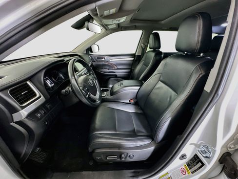 Used 2017 Toyota Highlander XLE FWD image 13