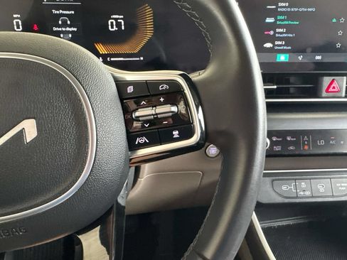 Used 2026 Kia Carnival FWD image 23