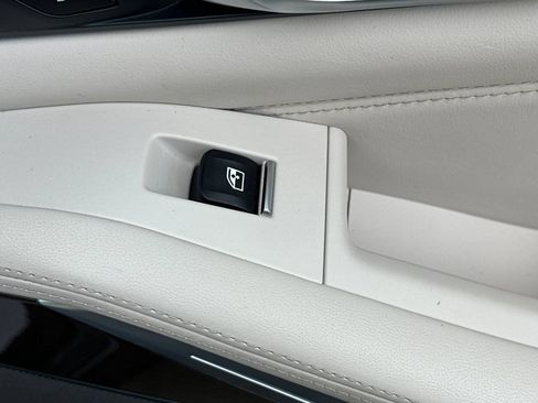 Used 2021 BMW X5 xDrive40i w/ M Sport Package AWD/4WD image 22
