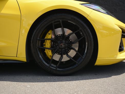 Used 2025 Chevrolet Corvette Z06 w/ Stealth Interior Trim Package RWD image 11
