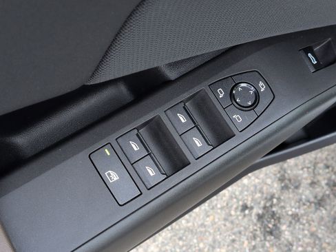 Used 2025 BMW X3 xDrive30i w/ Convenience Package image 15