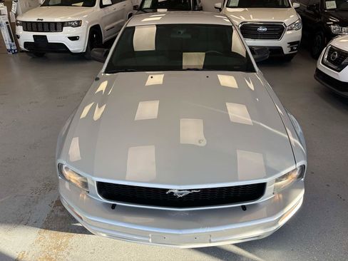 Used 2005 Ford Mustang Deluxe image 7