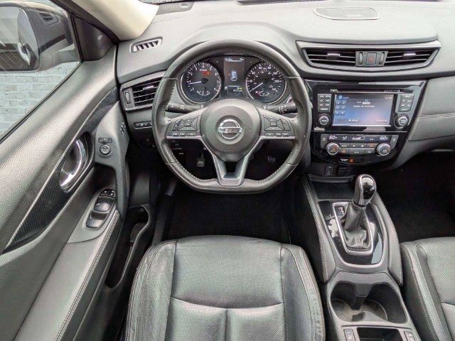 Used 2017 Nissan Rogue SL w/ SL Premium Package FWD image 16