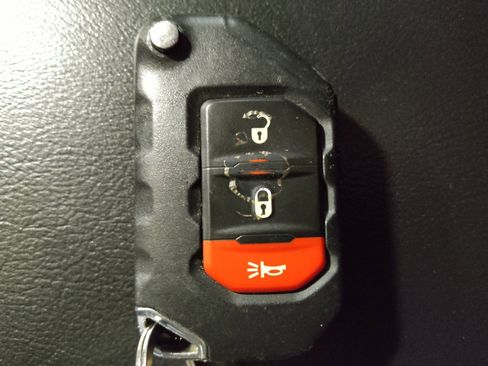 Used 2018 Jeep Wrangler Unlimited Sport S AWD/4WD image 32