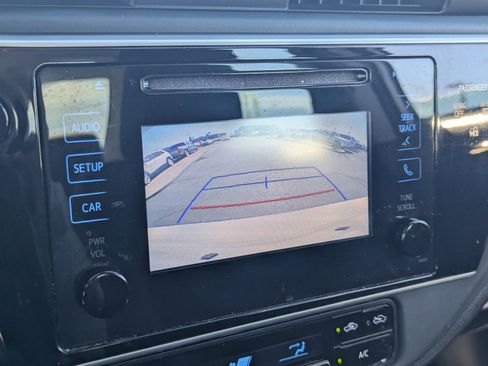 Used 2017 Toyota Corolla LE image 22