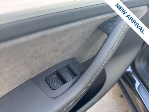Used 2025 Tesla Model Y Long Range AWD/4WD image 18