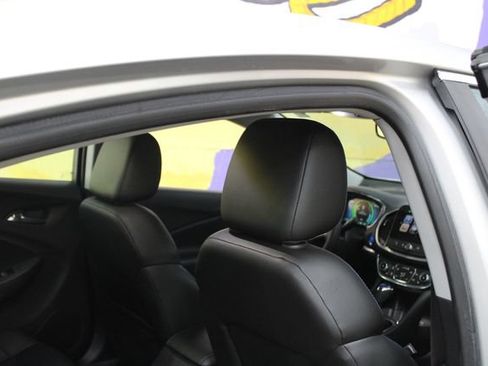 Used 2017 Chevrolet Volt Premier FWD image 10