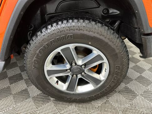 Used 2018 Jeep Wrangler Unlimited Sahara AWD/4WD image 19