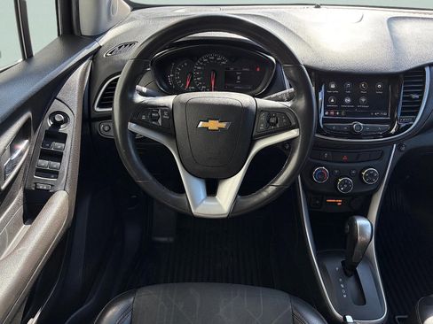 Used 2018 Chevrolet Trax LT w/ LT Convenience Package FWD image 29