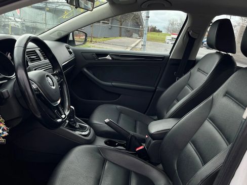 Used 2017 Volkswagen Jetta SEL FWD image 9