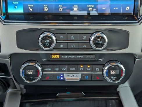 Used 2022 Ford F250 Lariat w/ Black Appearance Package image 29