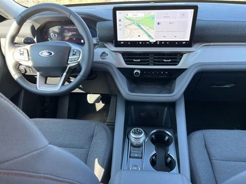 Used 2025 Ford Explorer Active image 24
