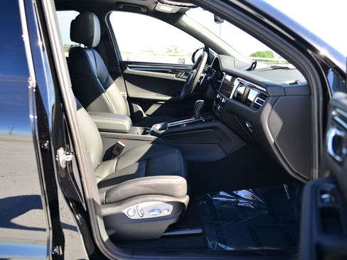 Used 2026 Porsche Macan image 23