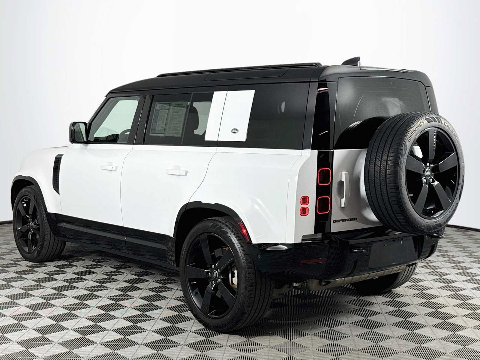Used 2024 Land Rover Defender 110 X-Dynamic SE AWD/4WD image 7
