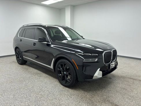 Used 2023 BMW X7 xDrive40i w/ Premium Package image 2