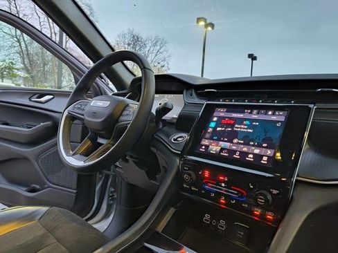 Used 2024 Jeep Grand Cherokee L Laredo image 29