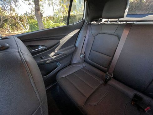 Used 2025 Buick Envista Sport Touring image 37