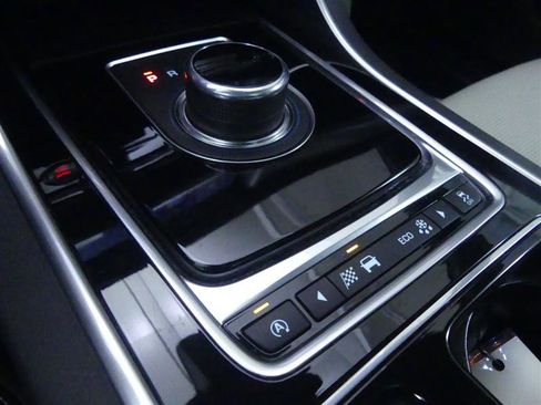 Used 2017 Jaguar XF R-Sport image 14