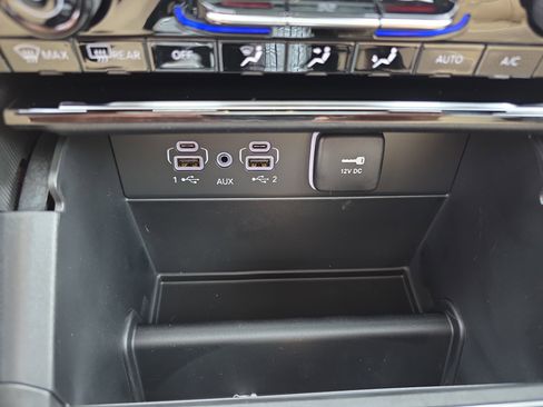 New 2025 Jeep Grand Cherokee Limited w/ Black Appearance Package image 8