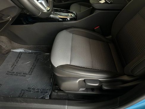 Used 2025 Chevrolet Trax LT w/ Driver Confidence Package image 13