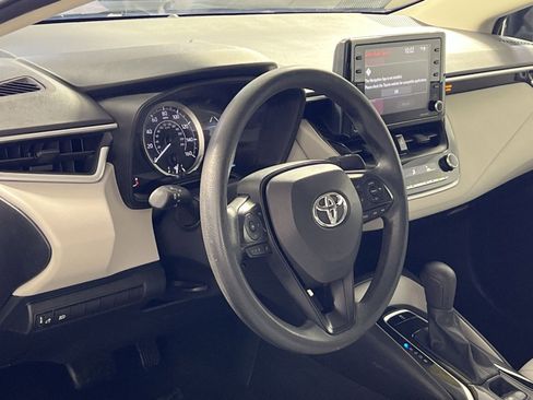 Used 2022 Toyota Corolla LE image 16