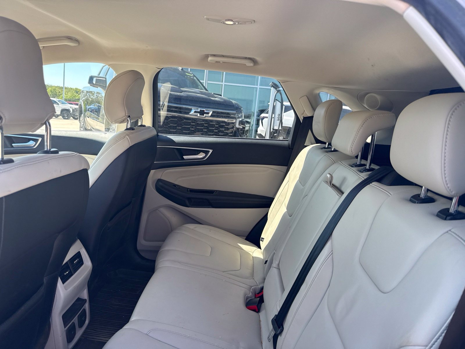 Used 2017 Ford Edge Titanium w/ Technology Package FWD image 9