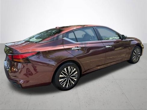 Used 2024 Nissan Altima 2.5 SV FWD image 6