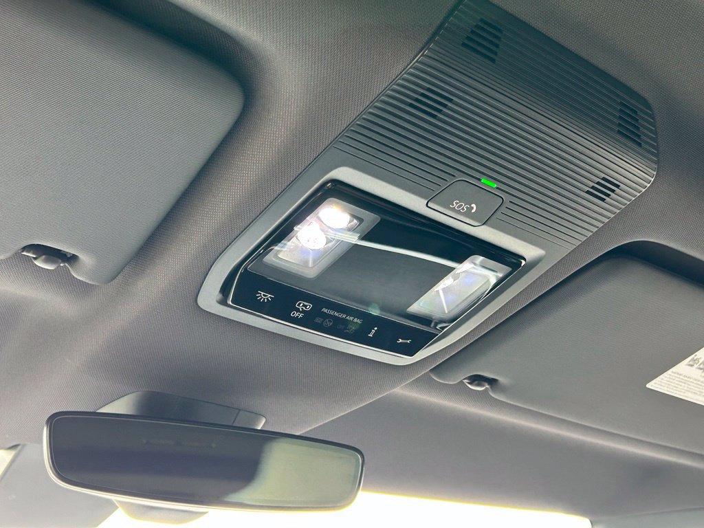 Used 2025 Volkswagen ID. Buzz Pro S RWD image 29