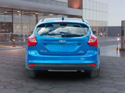 Used 2014 Ford Focus SE w/ Equipment Group 201A FWD image 9