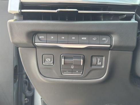 Used 2025 Cadillac Escalade ESV Sport Platinum w/ LPO, ONYX Package AWD/4WD image 31