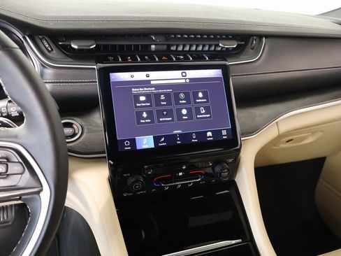 Used 2024 Jeep Grand Cherokee L Limited image 5