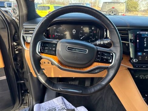 Used 2022 Jeep Grand Wagoneer Series III image 14