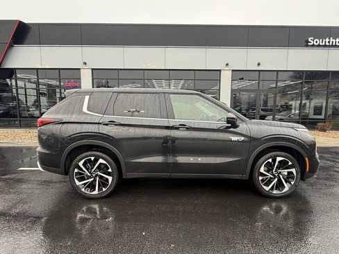 Used 2025 Mitsubishi Outlander SE image 8