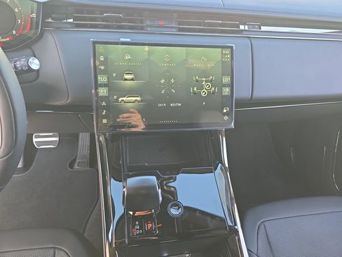 New 2026 Land Rover Range Rover Sport SV image 21