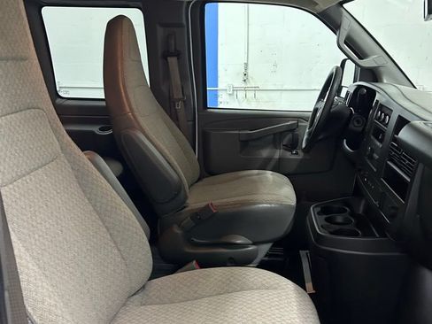 Used 2022 Chevrolet Express 3500 LS RWD image 16