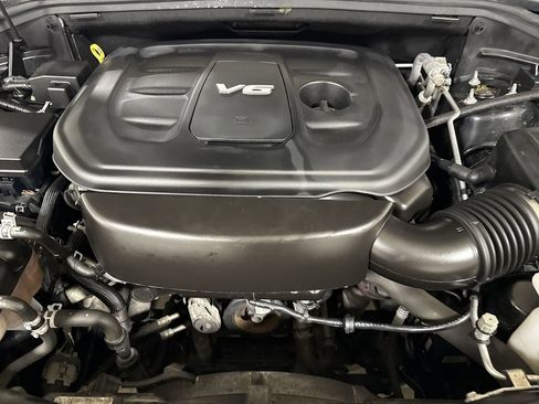 Used 2018 Jeep Grand Cherokee Laredo AWD/4WD image 24
