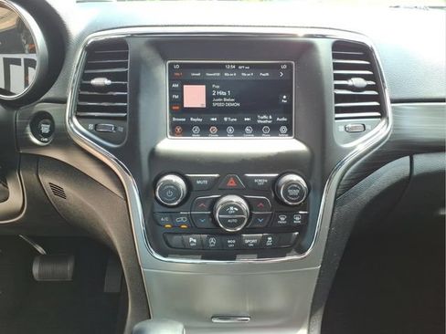 Used 2021 Jeep Grand Cherokee Laredo AWD/4WD image 18