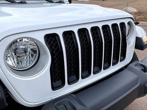 Used 2023 Jeep Gladiator Overland image 33