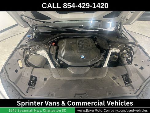 Used 2021 BMW 740i w/ Premium Package RWD image 31
