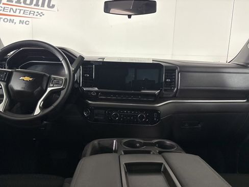Used 2024 Chevrolet Silverado 1500 LT AWD/4WD image 21