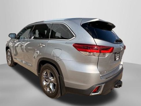 Used 2019 Toyota Highlander Limited Platinum image 3