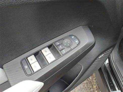 Used 2025 Mitsubishi Outlander AWD image 10