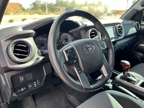 Used 2021 Toyota Tacoma TRD Sport image 26