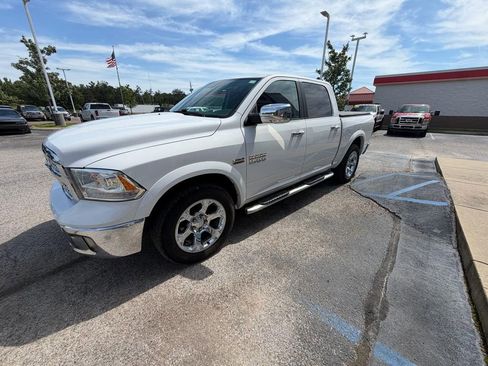 Used 2018 RAM 1500 Laramie w/ Convenience Group AWD/4WD image 3