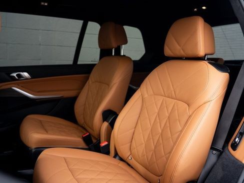 Used 2025 BMW X7 xDrive40i w/ M Sport Package image 18