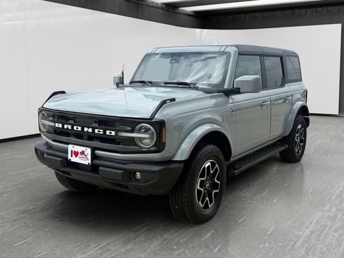 Used 2024 Ford Bronco Outer Banks AWD/4WD image 1