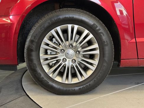 Used 2015 Chrysler Town & Country Touring-L w/ Driver Convenience Group FWD image 26